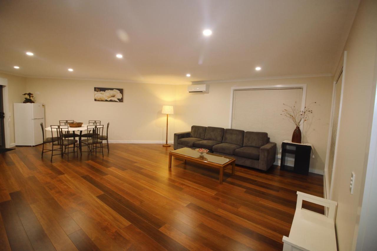 Silver House - Melbourne Airport Accommodation - 7 Minutes From Melbourne Airport Esterno foto