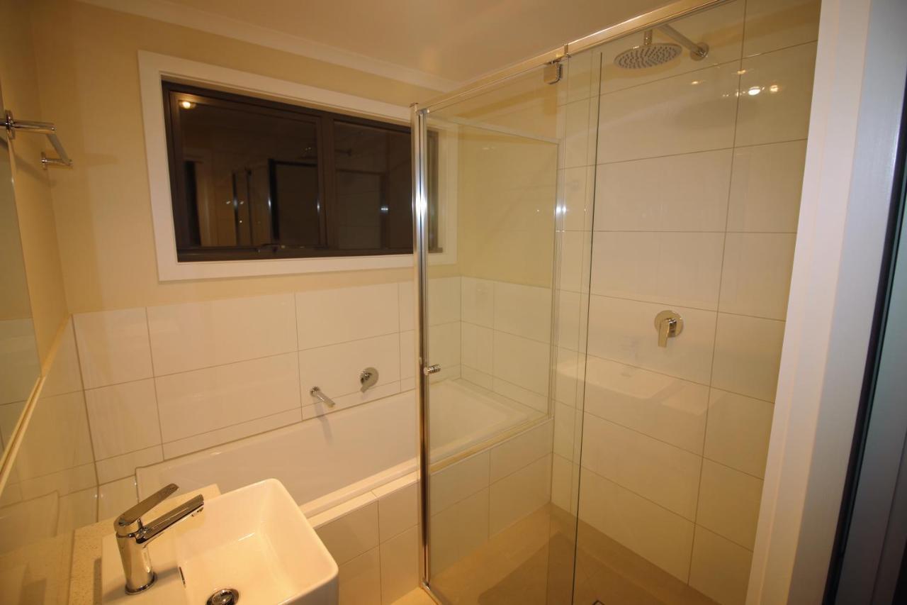 Silver House - Melbourne Airport Accommodation - 7 Minutes From Melbourne Airport Esterno foto