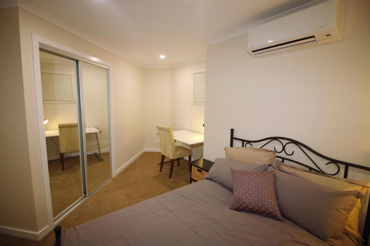 Silver House - Melbourne Airport Accommodation - 7 Minutes From Melbourne Airport Esterno foto